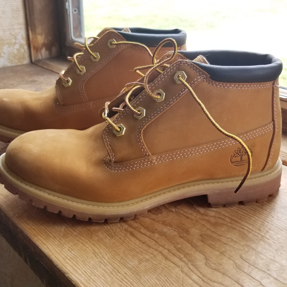 NWOT Womens Timberland Nellie Chukka Boots 9M